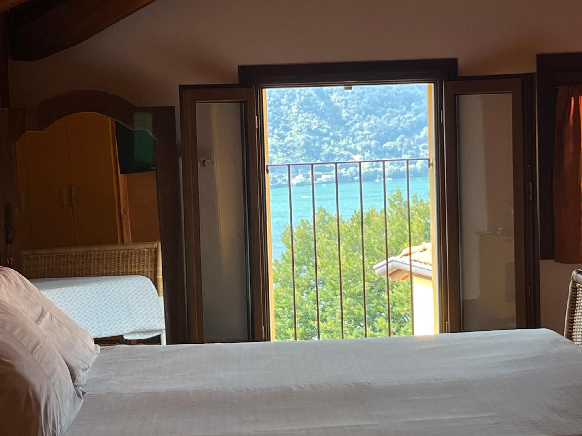 Casa Vacanza Castagna Nesso Exterior photo